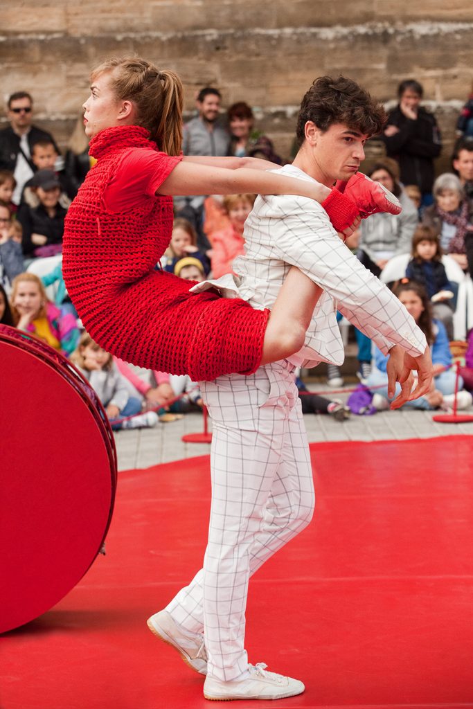 Rojo Estandar Circo acrobacias teatro danza Bellavista Aljaraque Diciembre Huelva