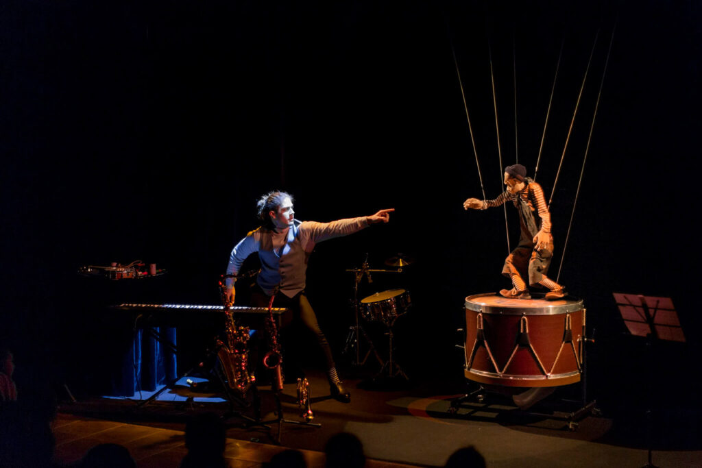 Totolín, entredos títeres etcétera en el Teatro del Mar de Punta Umbría