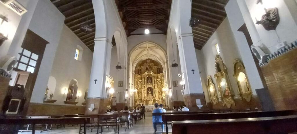 interior parroquia san pedro