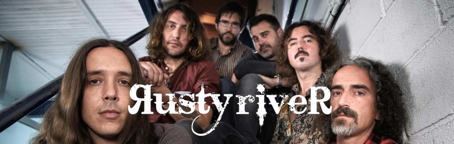 Rusty River Rock in Isla 2022